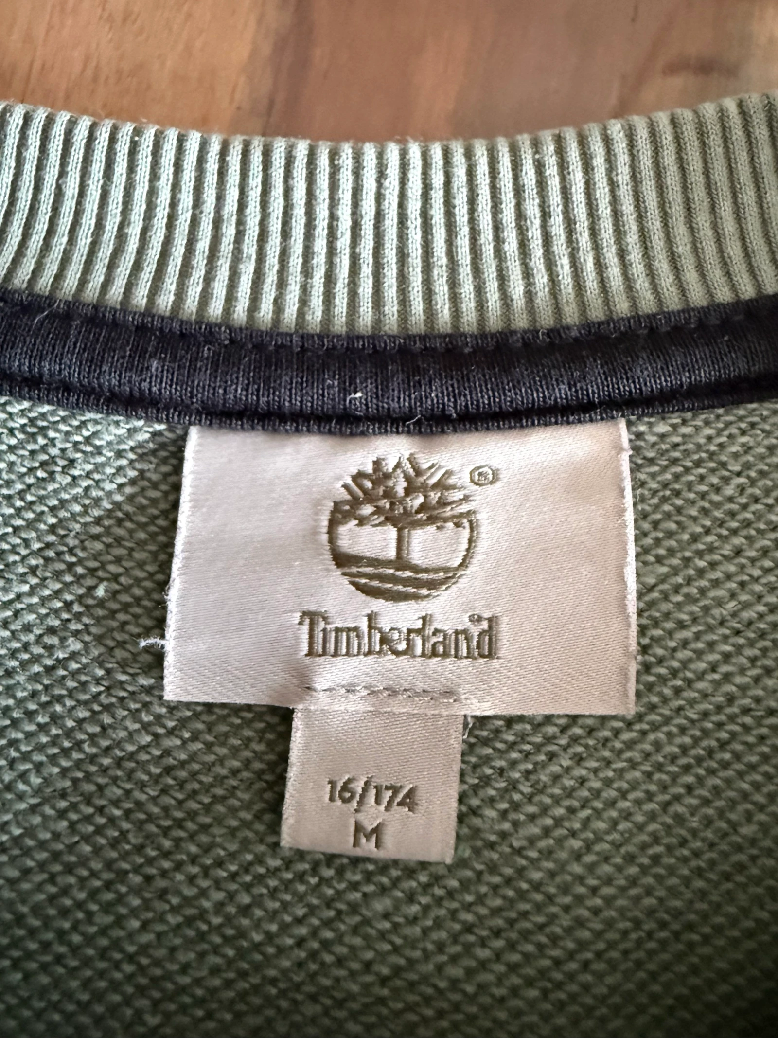 Sudadera Timberland para adolescentes de 16 años 174 M verde Nature Needs Heroes en perfecto estado – photo 5